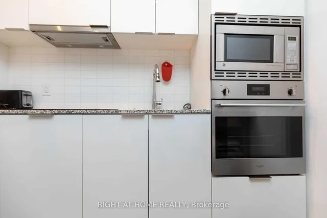 Additional image 11 of 955 Bay St Unit 1518