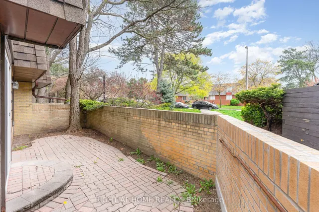 Additional image 24 of 74 Upper Canada Dr Unit 1