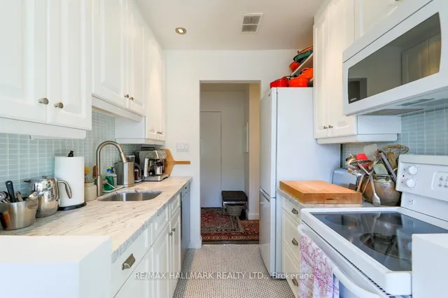 Additional image 18 of 30 Elm Ave Unit 212