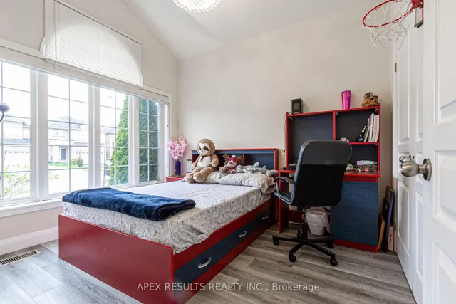 Additional image 17 of 97 Trafalgar Dr