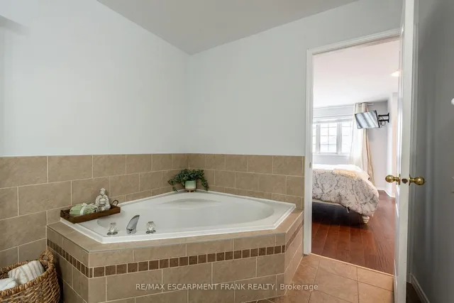 Additional image 33 of 83 Foxborough Dr