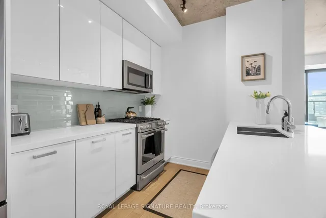 Additional image 10 of 608 Richmond St Unit 1105