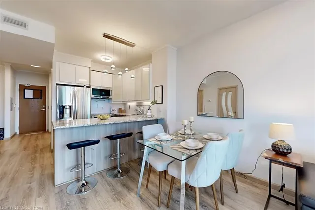 Additional image 9 of 219 Fort York Blvd