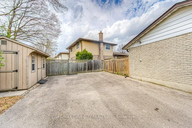 Additional image 33 of 111 Martinglen Cres