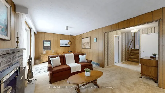 Additional image 3 of 3644 Logmoss Cres