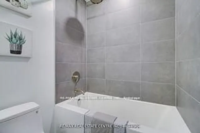 Additional image 27 of 2020 Bathurst St Unit 211
