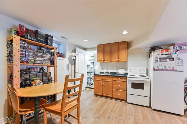 Additional image 36 of 454 Donlands Ave