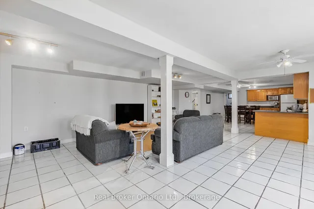 Additional image 32 of 266 Sumach Dr