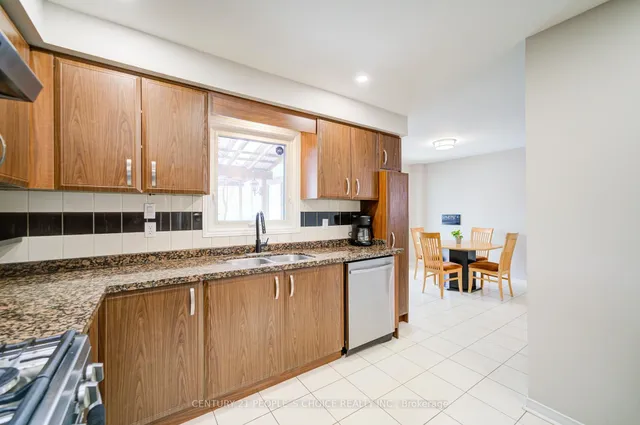 Additional image 20 of 157 Cinrickbar Dr