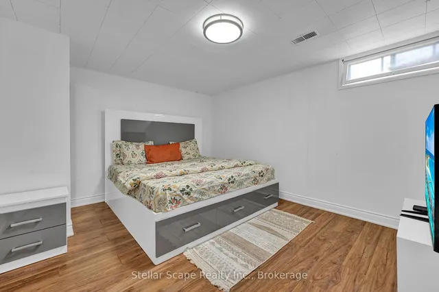 Additional image 20 of 42 Tupper Cres