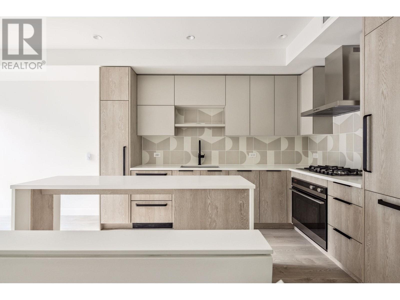 212 322 E 15TH AVENUE|Vancouver, British Columbia V5T0K5