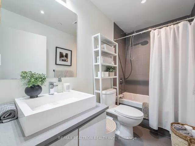 Additional image 26 of 111 Bathurst St Unit 1217