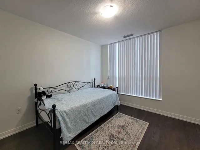 Additional image 8 of 275 Village Green Sq Unit 325