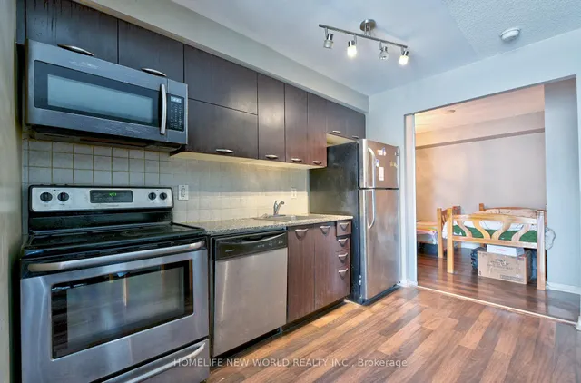 Additional image 6 of 38 Joe Shuster Way Unit 421