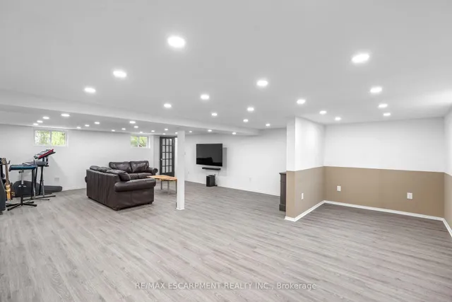 Additional image 36 of 8 Northcliffe Ave