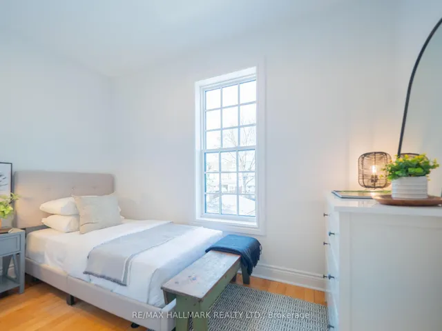 Additional image 30 of 142 Heward Ave