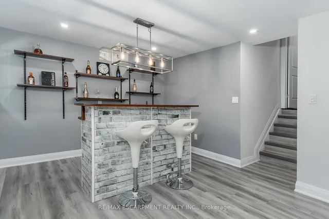 Additional image 20 of 24 Dunvegan Pl