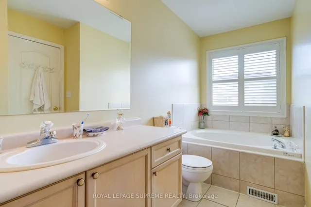 Additional image 24 of 1063 Wallbrook Cres