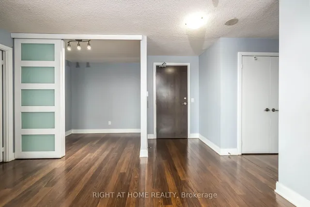 Additional image 4 of 125 Village Green Sq Unit 3703