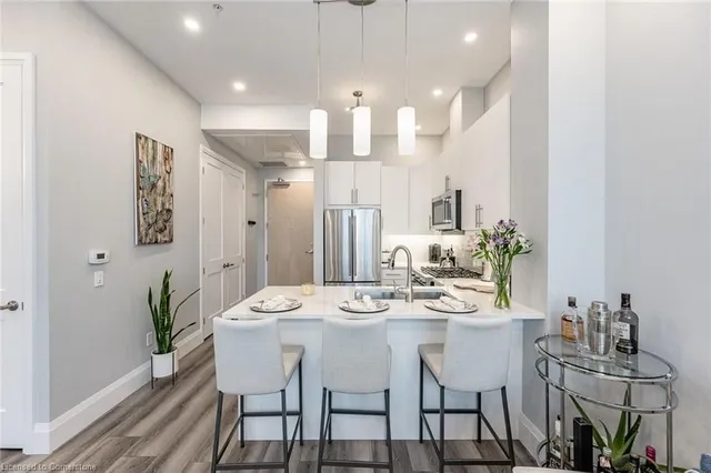 Additional image 16 of 60 Charles St Unit 2904
