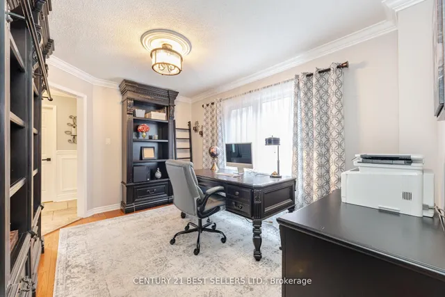 Additional image 12 of 657 Savoy Cres