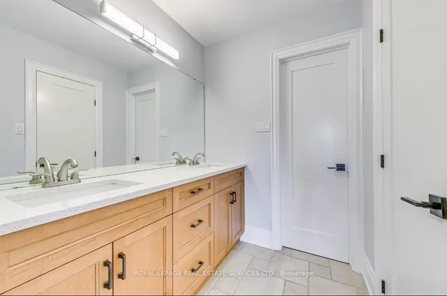 Additional image 23 of 1097 Grandeur Cres