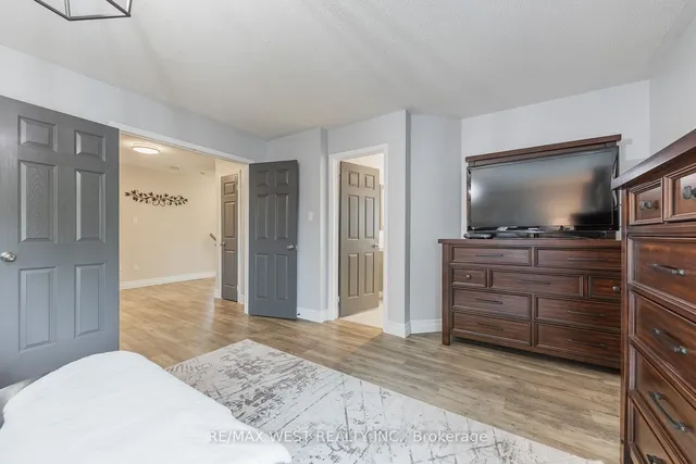 Additional image 21 of 284 Alexander Cres