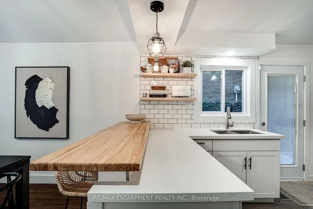 Additional image 24 of 157 LAURIER Ave