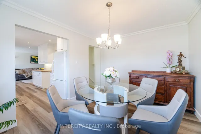 Additional image 14 of 35 Lower Canada Cres