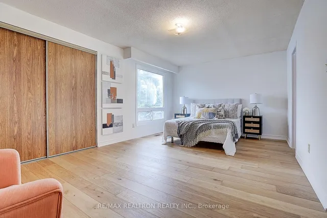 Additional image 23 of 82 Carnival Crt