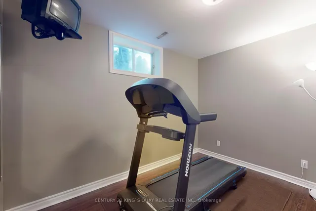 Additional image 42 of 110 Crawford Cres