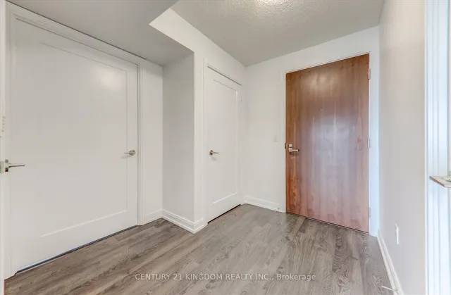 Additional image 6 of 275 Village Green Sq Unit 2123