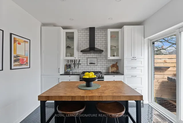 Additional image 16 of 2043 Gerrard St