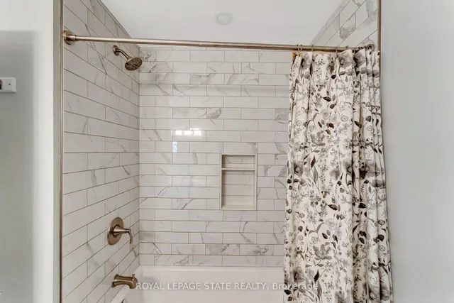 Additional image 24 of 41 Yeoville Crt