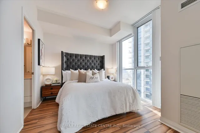 Additional image 13 of 55 Eglinton Ave Unit 1402