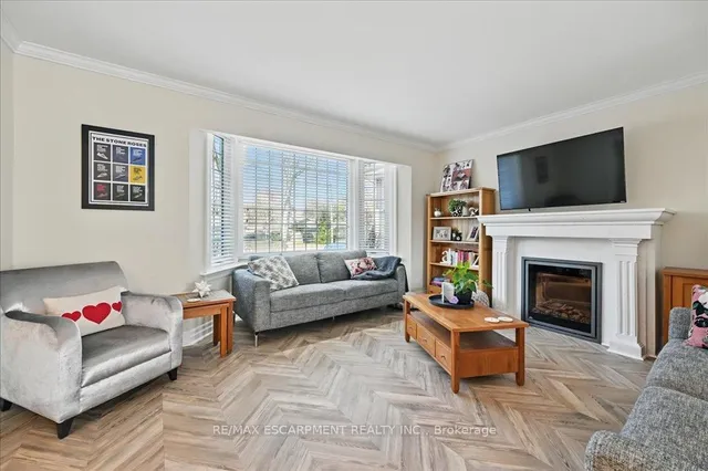 Additional image 8 of 693 King Rd