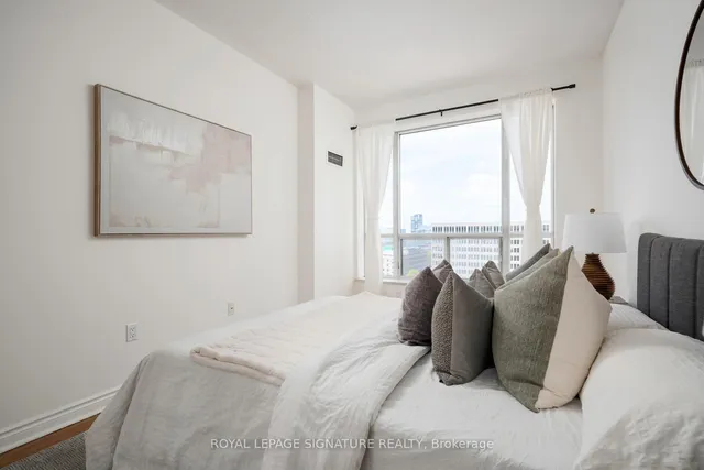 Additional image 30 of 889 Bay St Unit PH4