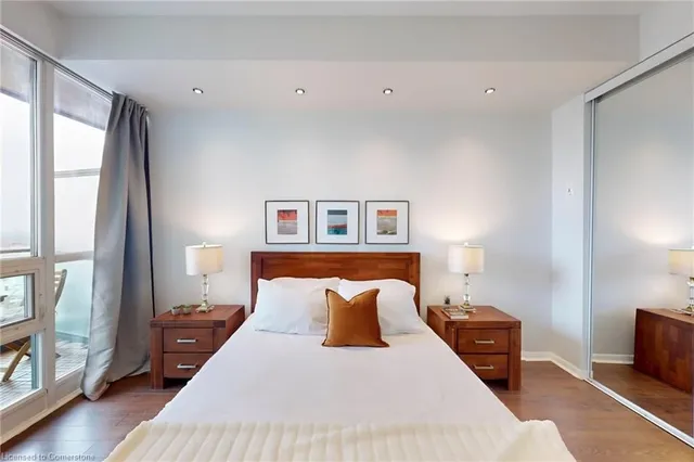 Additional image 15 of 219 Fort York Blvd