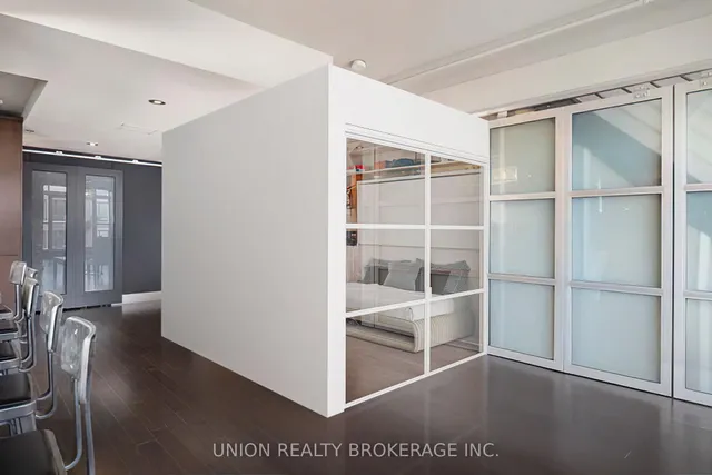 Additional image 4 of 1852 Queen St Unit 303