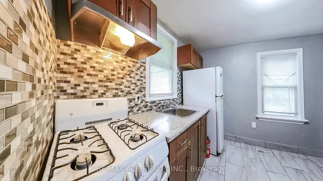 Additional image 14 of 114 Royal Ave