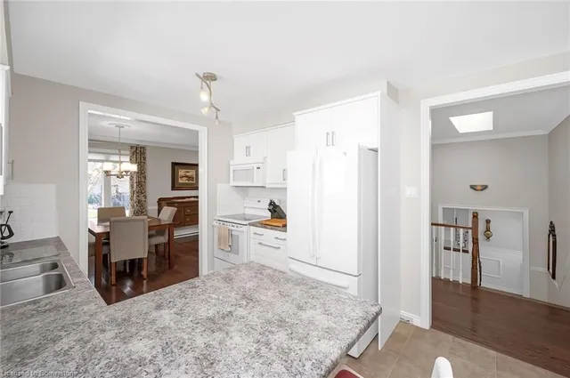 Additional image 14 of 1296 Headon Rd