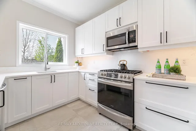 Additional image 16 of 1046 Holdsworth Cres