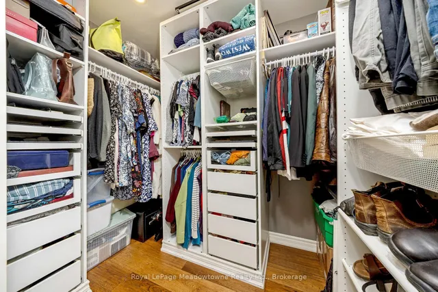 Additional image 31 of 738 Robertson Cres