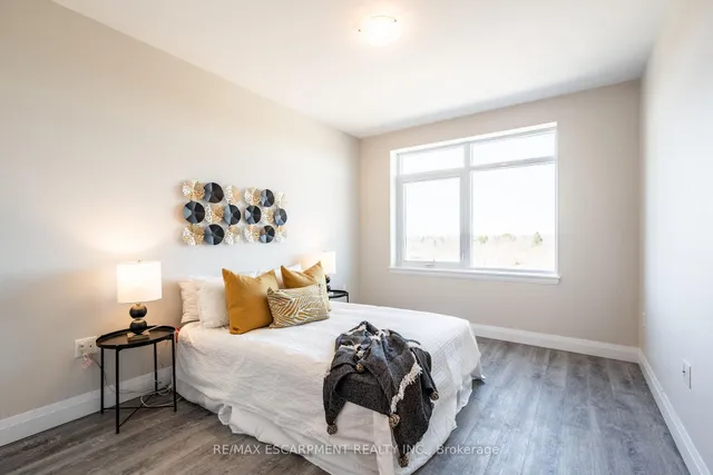 Additional image 21 of 1 Redfern Ave Unit 441