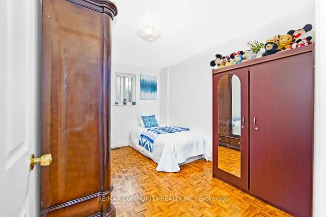 Additional image 18 of 17 Tineta Cres