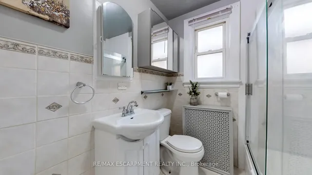 Additional image 18 of 527 Victoria Park Ave