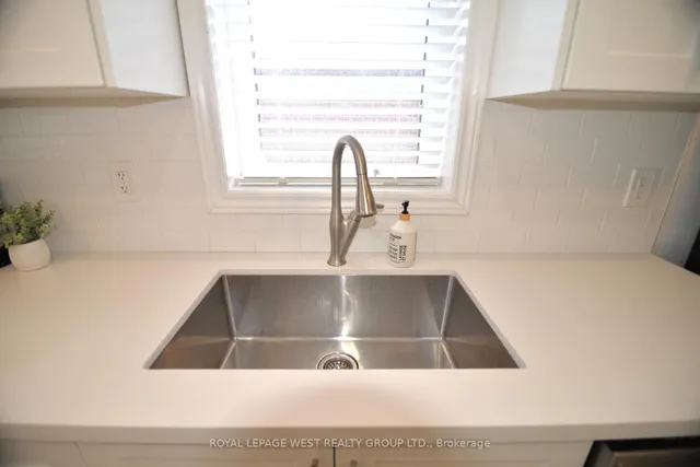 Additional image 25 of 905 Islington Ave