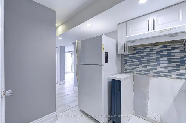 Additional image 29 of 10 Menoke Crt