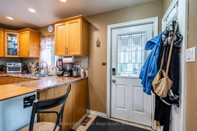 Additional image 8 of 12 Rossmore Ave