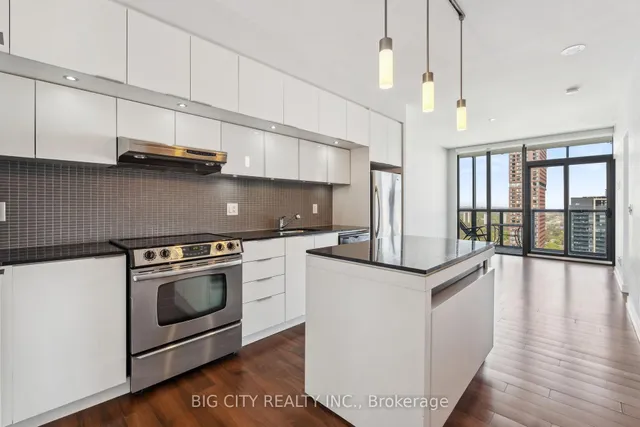 Additional image 11 of 110 Charles St Unit 3608